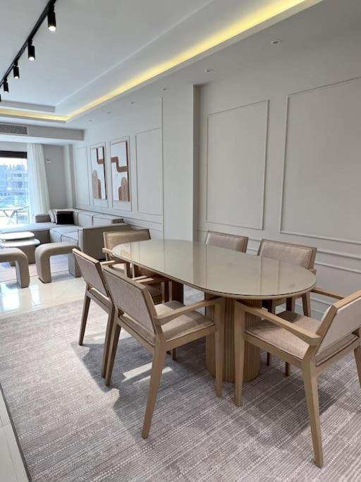Luxury 2 Bedroom By A1 - 201 *