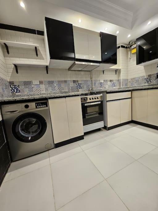 Luxury 2 Bedroom By A1 - 201 Appartamento *